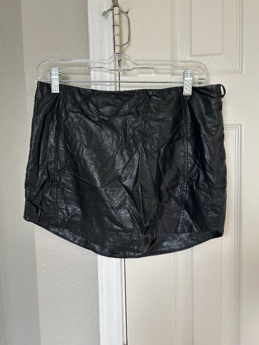 Cotton Candy LA Women's Mini Skort - Black Faux Leather - Size Medium - NWT
